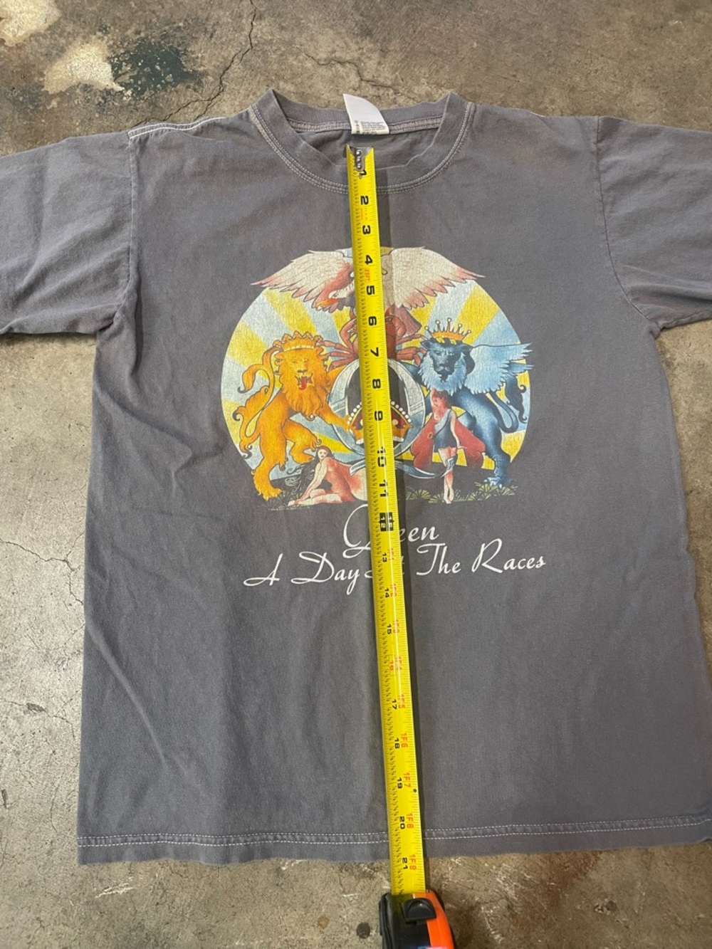 Vintage Queen a Day at the Races T-Shirt - Picture 5 of 7